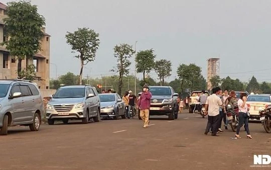 Râm ran 'sốt đất' từ Bắc vào Nam