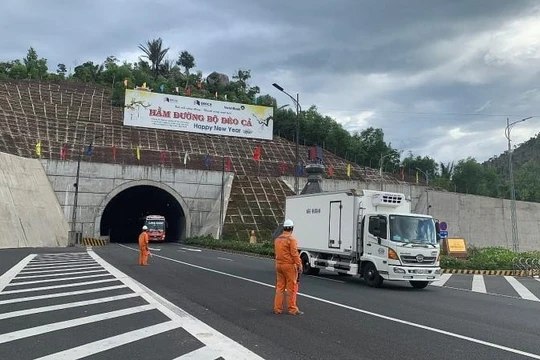 Hầm đường bộ Đèo Cả nối hai tỉnh Phú Yên và Khánh Hòa (Nguồn: Internet)
