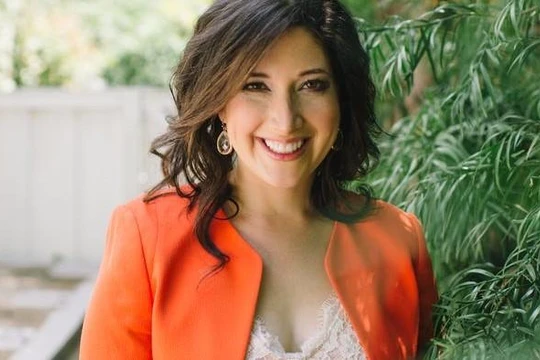 Chân dung chị gái tài năng của ông chủ Facebook