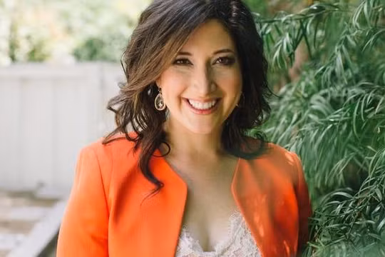 Chân dung chị gái tài năng của ông chủ Facebook