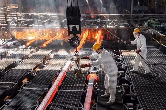 WSJ: Để đạt mục tiêu môi trường năm 2030, Trung Quốc phải kiểm soát ngành thép