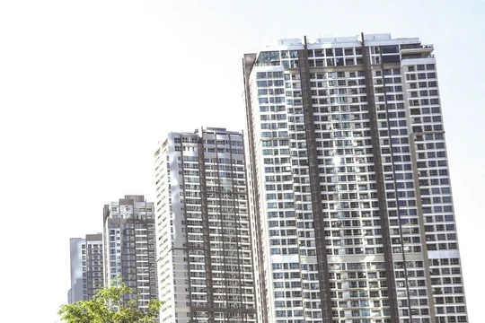 Ngân hàng đứng ngoài cơn sốt đất