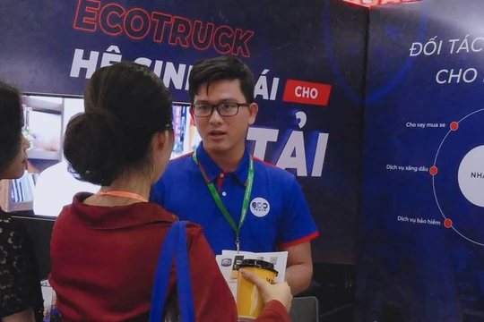 Ngoài dịch vụ chính là vận tải hàng hóa bằng xe tải, xe container, EcoTruck còn cung cấp các dịch vụ bổ trợ cho khách hàng như hải quan, cước tàu,... (Nguồn: EcoTruck)