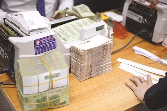 Tiền chạy đi đâu?