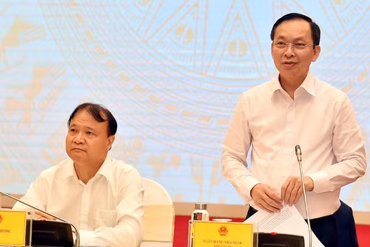 Phó Thống đốc NHNN Đào Minh Tú (phải) - Nguồn: VGP