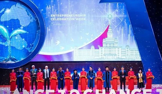 Lễ cắt băng thành lập Trung tâm khởi nghiệp E-Lab tại Trường Đại học VinUni