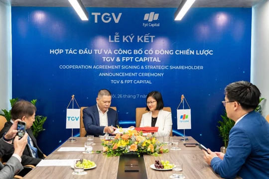 Ông Đỗ Vũ Diên – Tổng Giám đốc TGV và Bà Nguyễn Thị Thu Nguyệt – Tổng Giám đốc FPT Capital đại diện hai bên cùng ký kết thỏa thuận hợp tác chiến lược