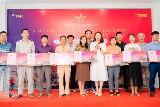 Lễ bàn giao sổ đỏ - giấy chứng nhận quyền sử dụng đất tại khu đô thị TNR Stars City Lục Yên lần thứ hai trong năm 2022.
