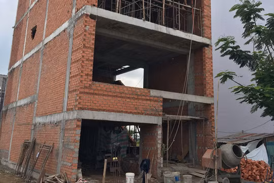 Việc cấp phép xây dựng tạm đang bị tắc bởi các quy định của pháp luật đá nhau