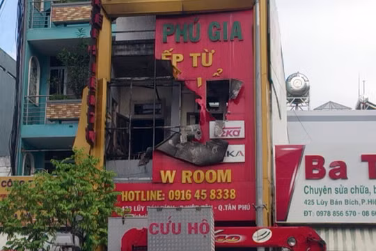 Tp. HCM: Cháy lớn tại cửa hàng bếp, 4 người thương vong