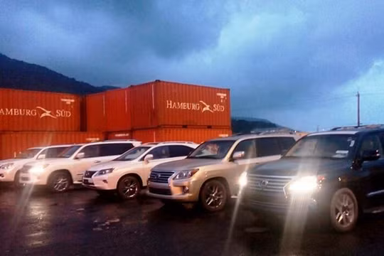 Đại gia đất Cảng chi 18 tỷ mua 5 siêu xe nhập lậu