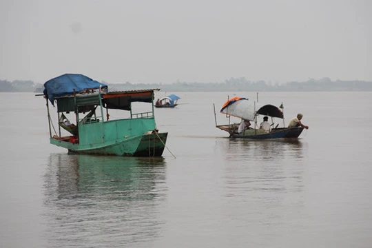 Đến trưa 5.7, lực lượng chức năng vẫn đang tìm kiếm nạn nhân cuối cùng trong vụ chìm tàu