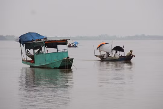 Đến trưa 5.7, lực lượng chức năng vẫn đang tìm kiếm nạn nhân cuối cùng trong vụ chìm tàu