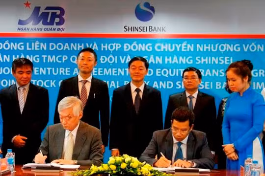 Đại diện của MB và Shinsei Bank tại lễ ký kết