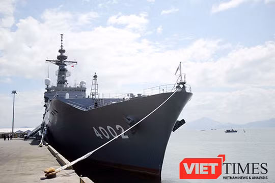 Chiến hạm vận tải và đổ bộ JSDS Shimokita (LST-4002) được xem là hiện đại bậc nhất của Hải quân Nhật Bản