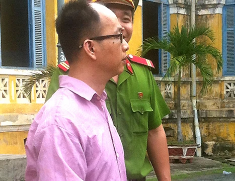 Số tiền chiếm đoạt Nhàn khai đem đi cá độ bóng đá