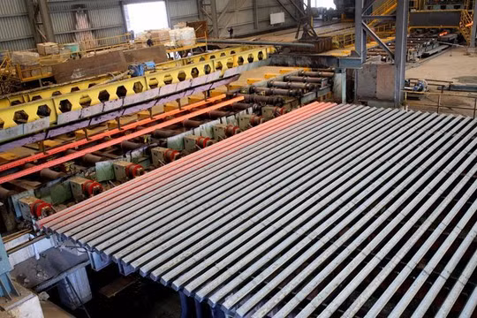 Sản xuất phôi thép tại công ty Pomina - Ảnh: Văn Nam