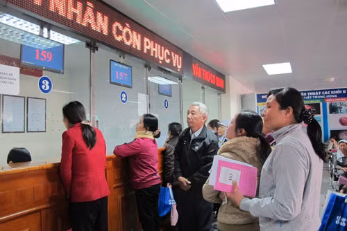 Trước mắt, việc tăng viện phí các đợt tiếp theo sẽ thực hiện với bệnh nhân có thẻ BHYT