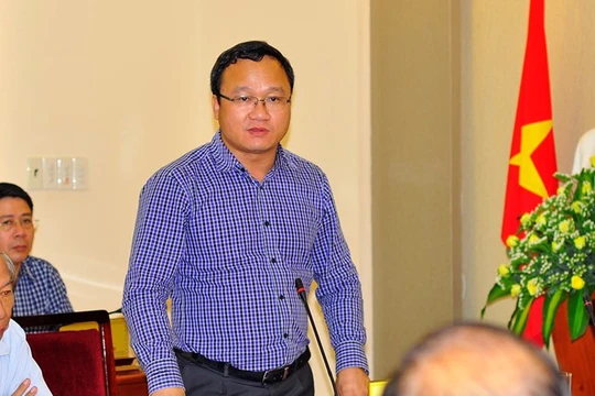 Ông Khuất Việt Hùng, Phó chủ tịch Ủy ban ATGTQG cho biết, xe khách biển số Đồng Nai không có giấy phép kinh doanh, không có thiết bị giám sát hành trình. Ảnh: Ngọc An