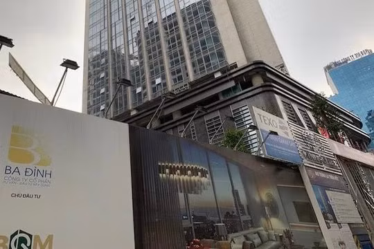 Nhiều khách hàng “sống dở chết dở” khi rót vốn vào dự án của Ba Đình CIC. Trong ảnh là dự án chưa hẹn ngày bàn giao ở 21 Lê Văn Lương.