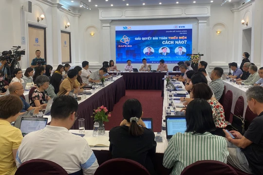 Toàn cảnh buổi tọa đàm "Giải quyết bài toán thiếu điện: Cách nào?"