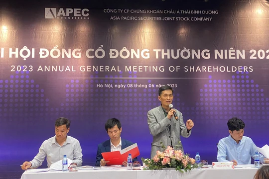 Ông Nguyễn Đỗ Lăng phát biểu tại Đại hội đồng cổ đông thường niên năm 2023 của APS