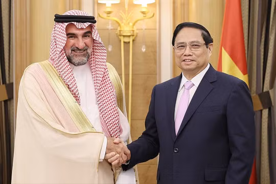 Thủ tướng Phạm Minh Chính tiếp ông Yasir Al- Rumayyan, Thống đốc Quỹ đầu tư công Saudi Arabia (Ảnh: VGP)