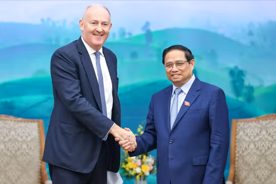 Thủ tướng Phạm Minh Chính tiếp Chủ tịch Tập đoàn John Swire & Sons (Anh) Guy Bradley - Ảnh: VGP