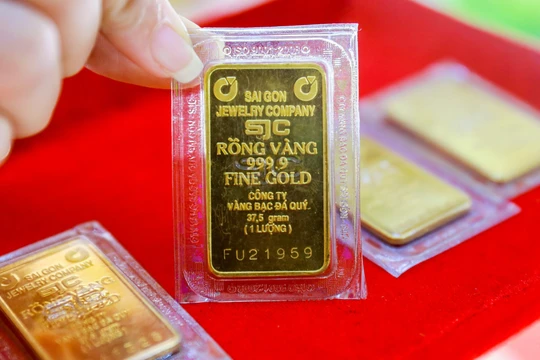 Bác tin đồn ngưng giao dịch vàng miếng SJC