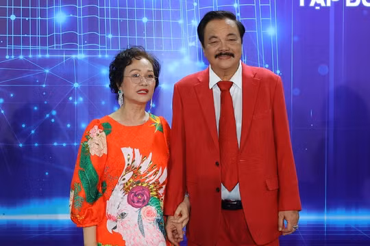 Bà Phạm Thị Nụ (trái) và ông Trần Quí Thanh tại một sự kiện của Tân Hiệp Phát