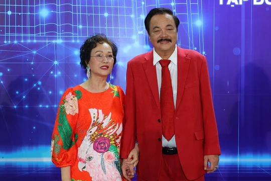 Bà Phạm Thị Nụ (trái) và ông Trần Quí Thanh tại một sự kiện của Tân Hiệp Phát