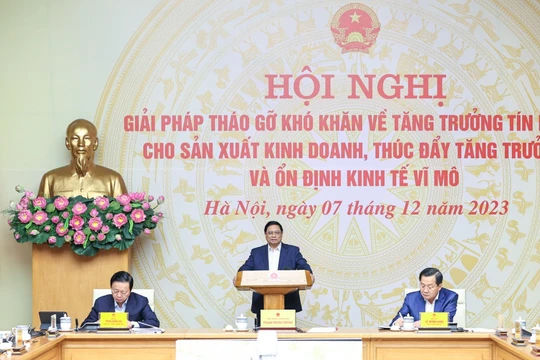 Thủ tướng nhắc nhở cả ngân hàng lẫn doanh nghiệp bất động sản