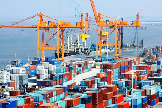 Việt Nam xuất siêu 28 tỉ USD trong năm 2023