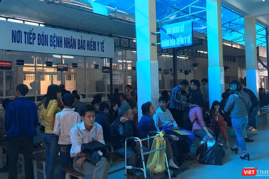 Các văn bản “vênh” nhau giữa BHXHVN với Bộ Y tế chỉ làm khó người bệnh có thẻ BHYT