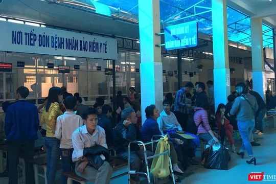 Các văn bản “vênh” nhau giữa BHXHVN với Bộ Y tế chỉ làm khó người bệnh có thẻ BHYT