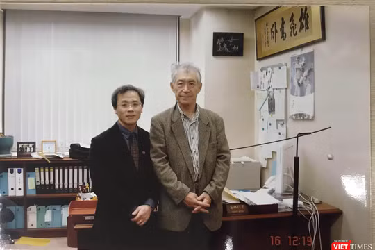 GS. Tasuku Honjo và GS. Tạ Thành Văn năm 2013.