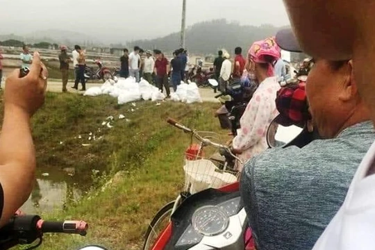 Bắt 3 người tháo chạy bỏ gần 1 tấn nghi là ma túy ở Nghệ An