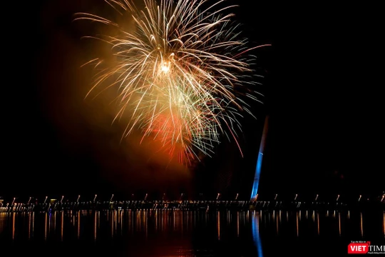 Người dân Đà Nẵng đã đổ ra đường để tận hưởng không khí Xuân đang về khắp mọi nơi.