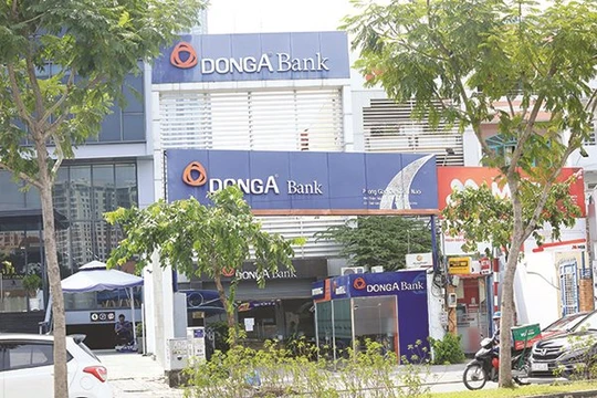 Cần những nhà đầu tư tổ chức hay cá nhân chuyên nghiệp đứng ra gánh vác, vực dậy ngân hàng để cái tên Đông Á không mất đi. Ảnh minh họa Thành Hoa