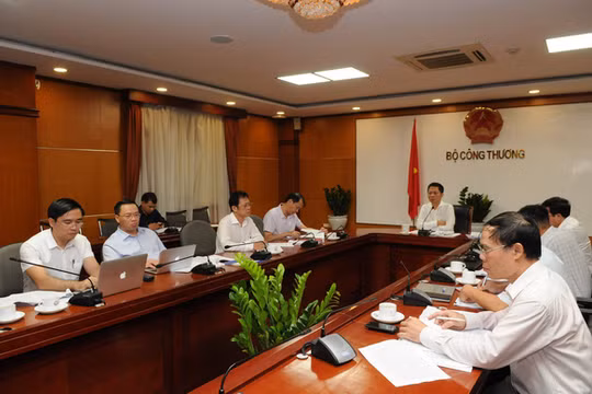 Bộ Công thương tính tăng nhập điện từ Lào và Trung Quốc