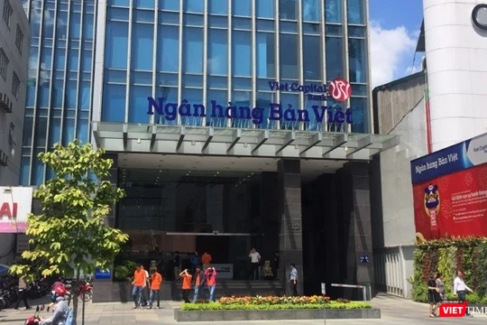Cổ đông lớn nhất của VietCapital Bank và nỗ lực xử lý nợ xấu của Sacombank.