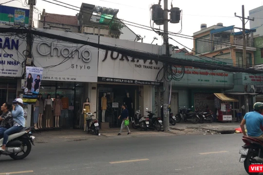 Những cửa hàng thời trang san sát trên tuyến đường CMT8 (Quận 10, Tp. Hồ Chí Minh) 
