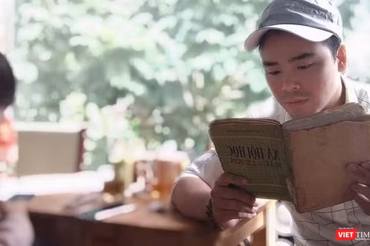 Anh Hắc Ngọc Trung.