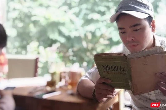 Anh Hắc Ngọc Trung.