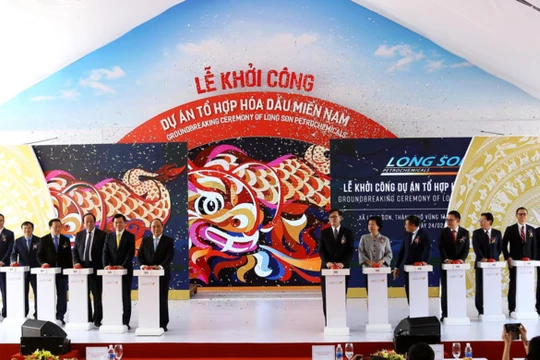 Lễ khởi công Tổ hợp hóa dầu miền Nam. (Ảnh: VGP)