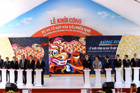 Lễ khởi công Tổ hợp hóa dầu miền Nam. (Ảnh: VGP)