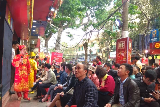 "Khờ dại" đi mua vàng nếu nhìn dưới góc độ tín ngưỡng thì bình thường