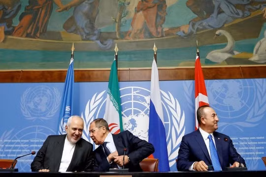 Ngoại trưởng các nước Iran, Nga và Thổ Nhĩ Kỳ trong cuộc gặp tại Geneva hôm 29/10 (Ảnh: Reuters)