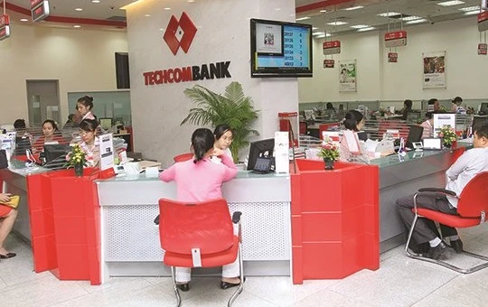 Cổ đông của Techcombank nhiều năm chưa biết “mùi” cổ tức. Ảnh: THÀNH HOA