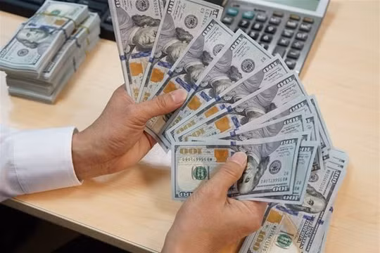 Ngân hàng ngoại "lách luật" để thu hút tiền gửi ngoại tệ